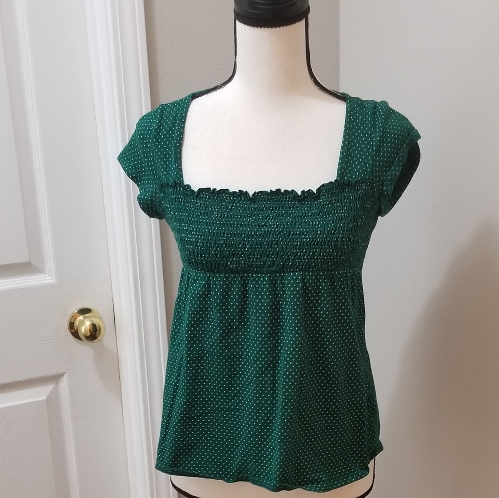 Belle du Jour sz L Green smocked top w/ polka dots